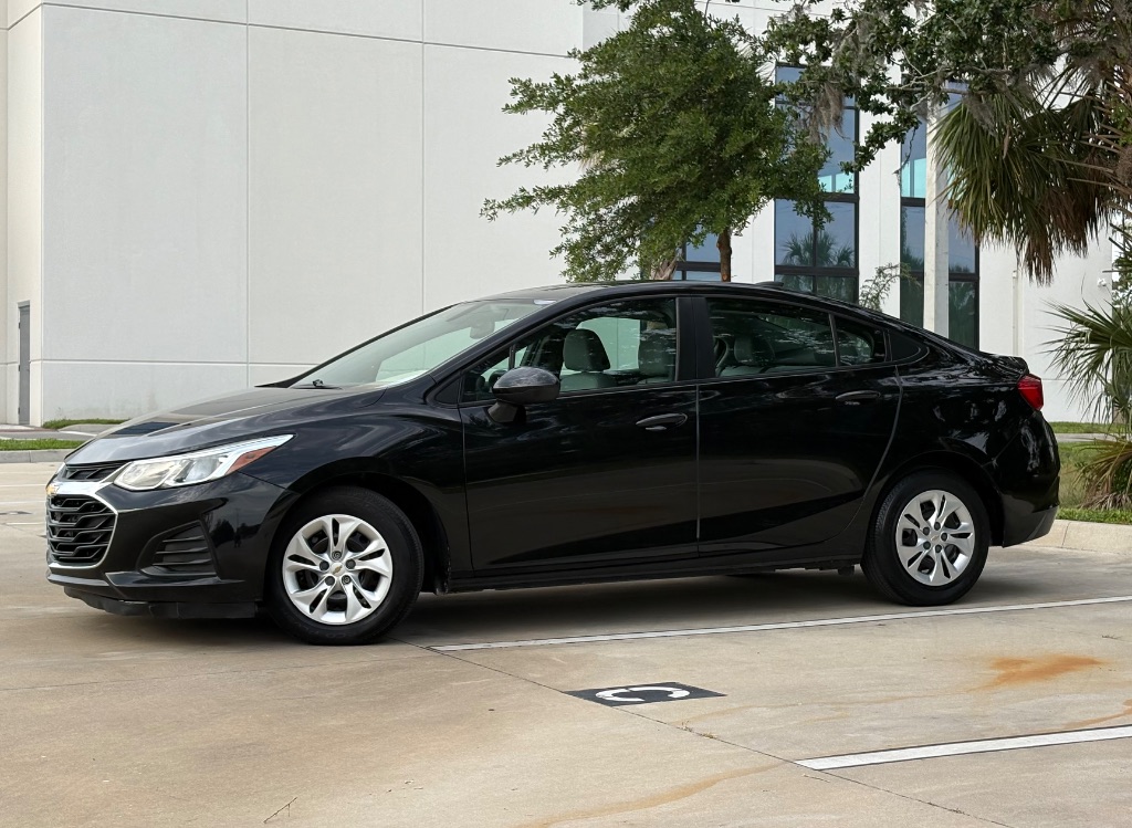 2019 Chevrolet Cruze - $10,595
