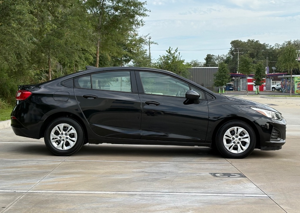 2019 Chevrolet Cruze - $10,595