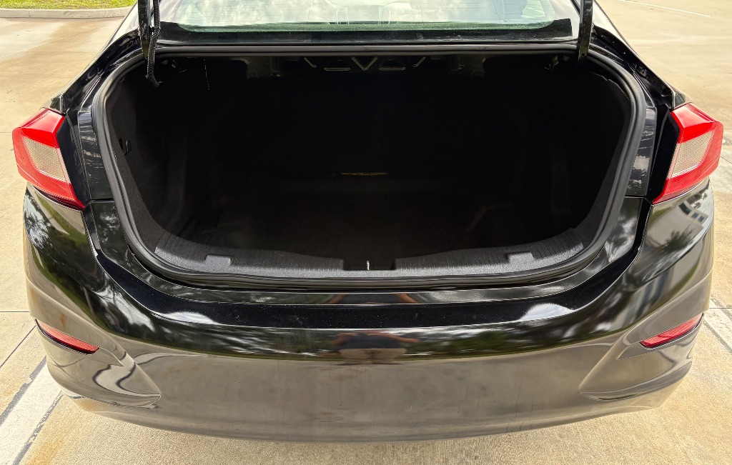 2019 Chevrolet Cruze - $10,595