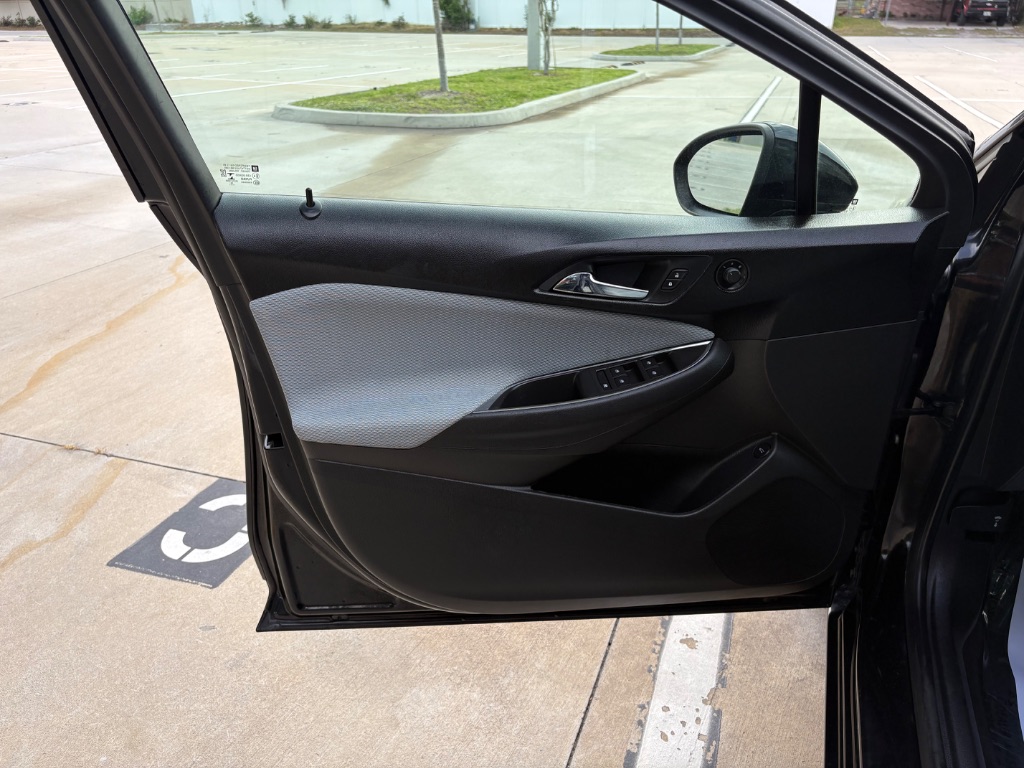 2019 Chevrolet Cruze - $10,595