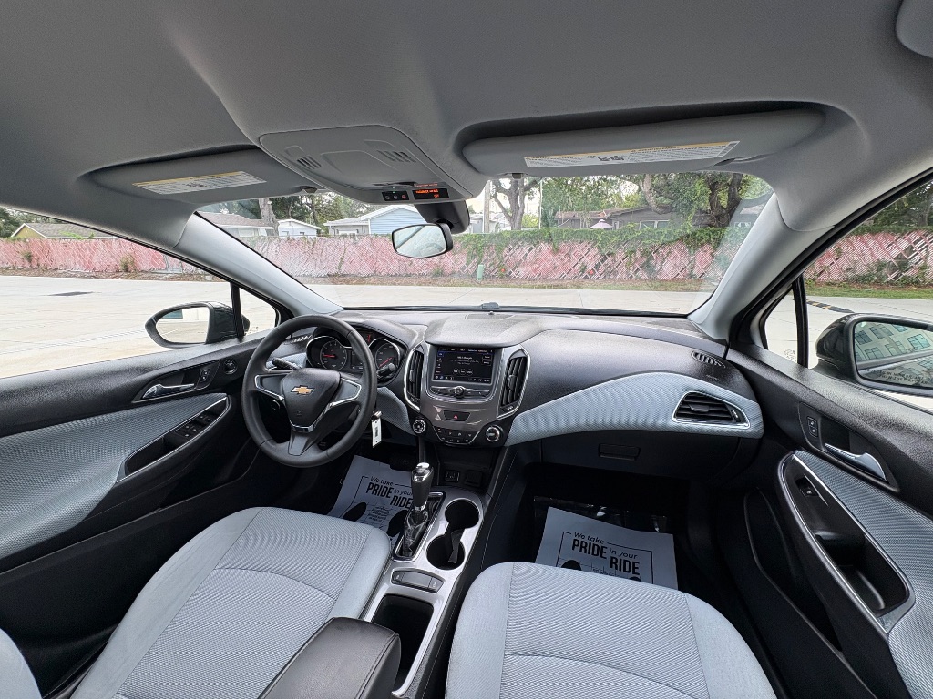 2019 Chevrolet Cruze - $10,595