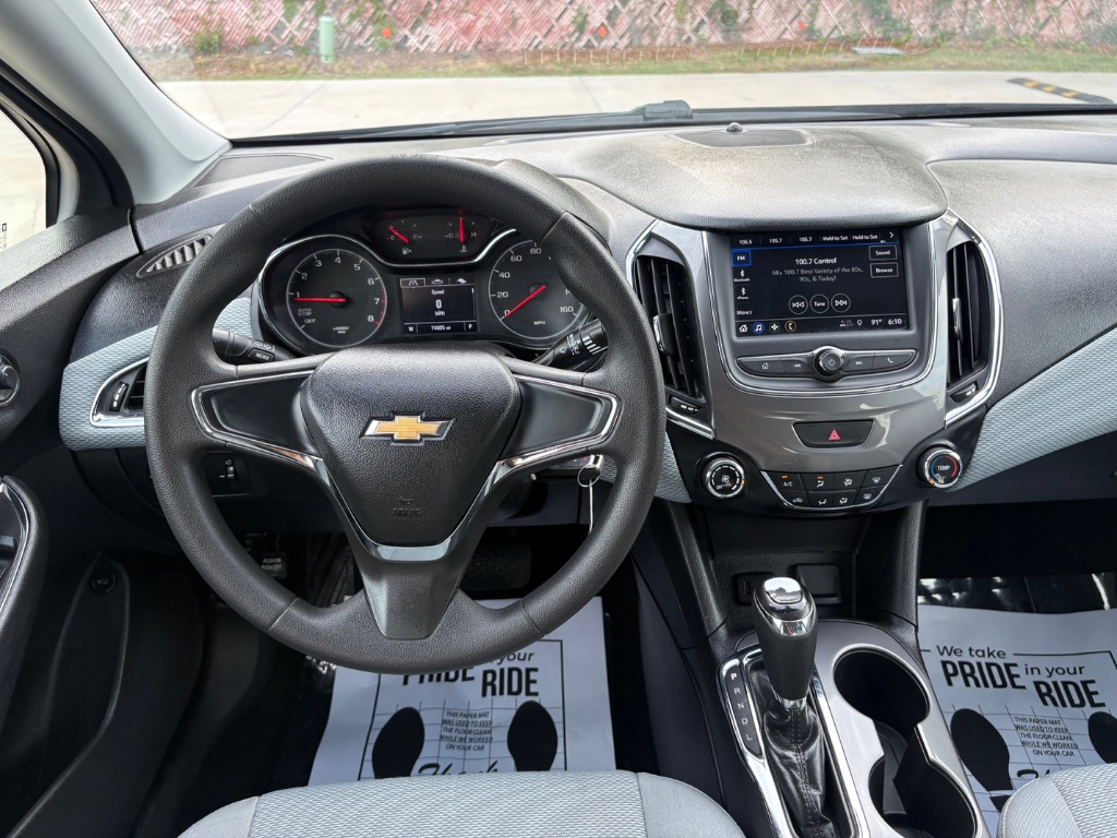2019 Chevrolet Cruze - $10,595