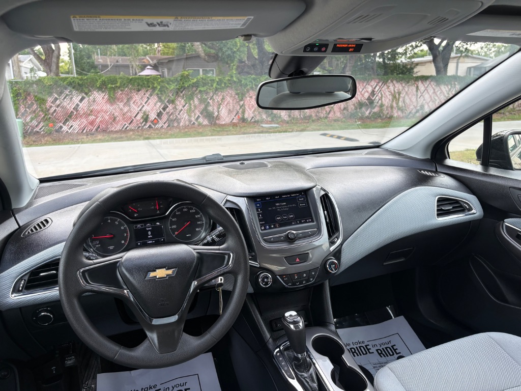 2019 Chevrolet Cruze - $10,595