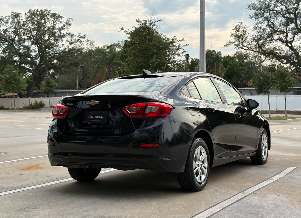 2019 Chevrolet Cruze - $10,595