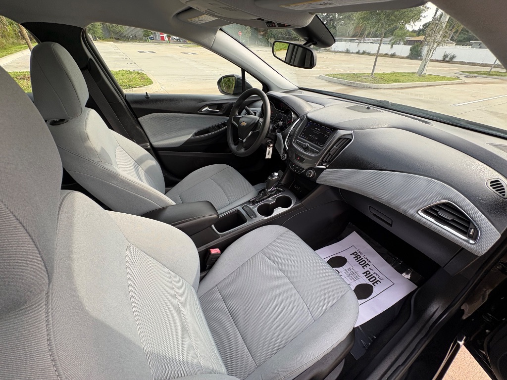 2019 Chevrolet Cruze - $10,595