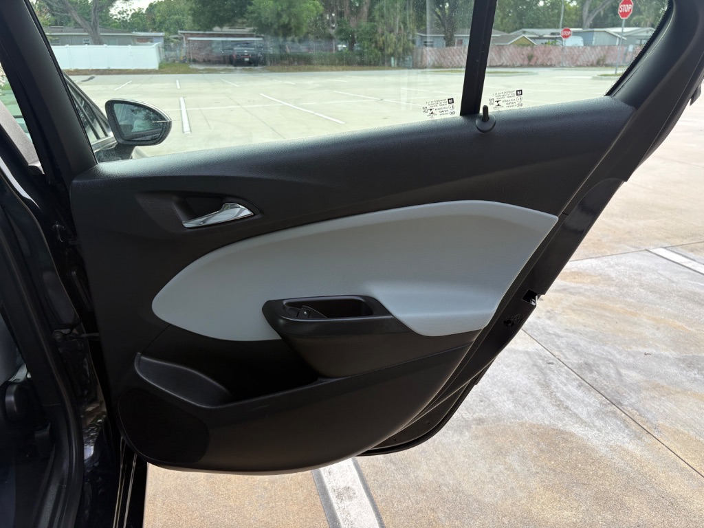 2019 Chevrolet Cruze - $10,595