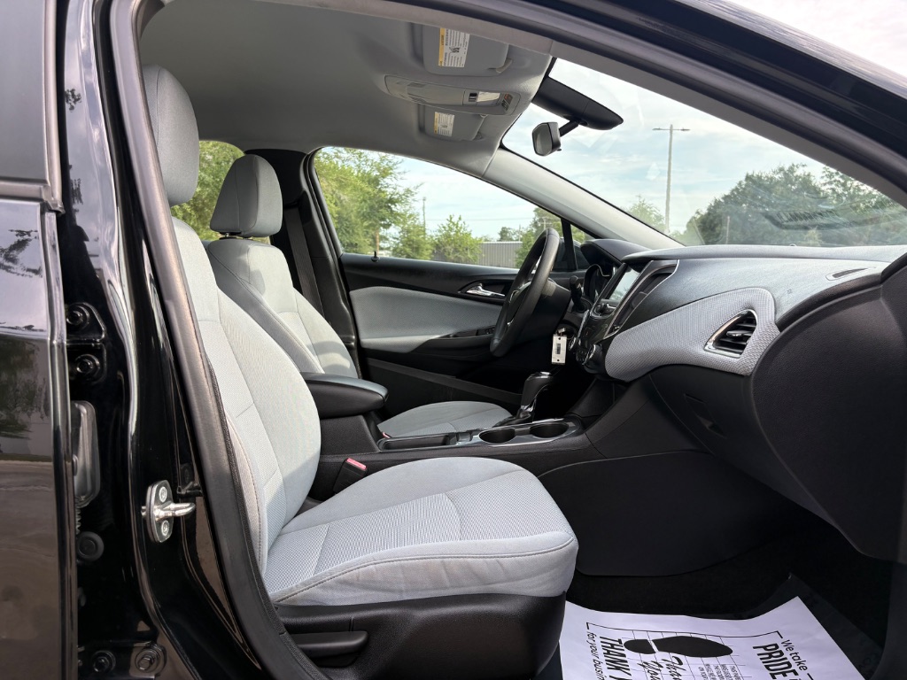 2019 Chevrolet Cruze - $10,595