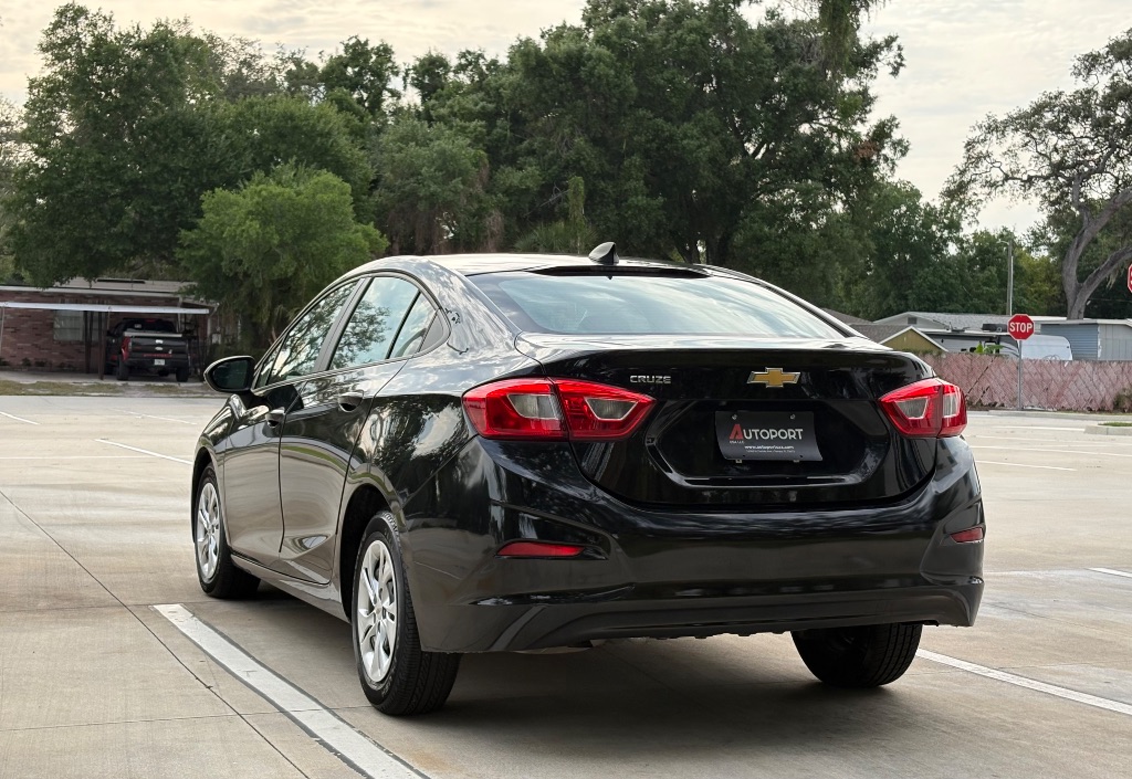 2019 Chevrolet Cruze - $10,595