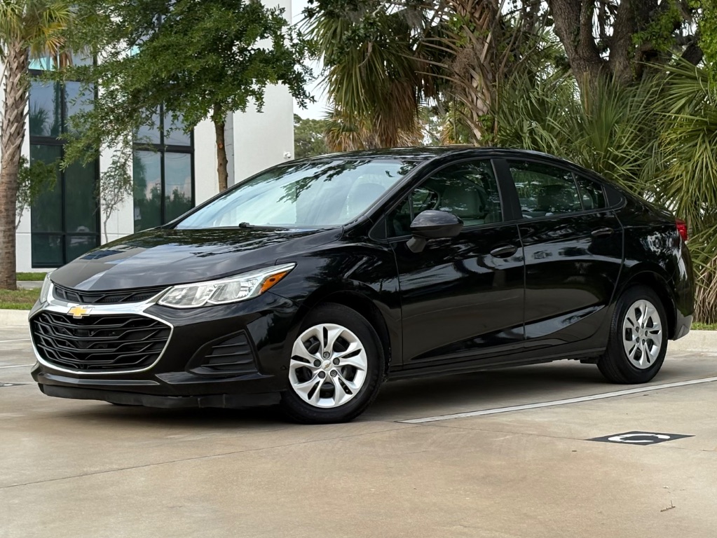 2019 Chevrolet Cruze - $10,595