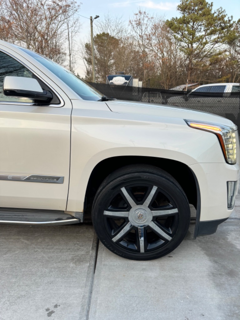 2015 Cadillac Escalade Luxury photo