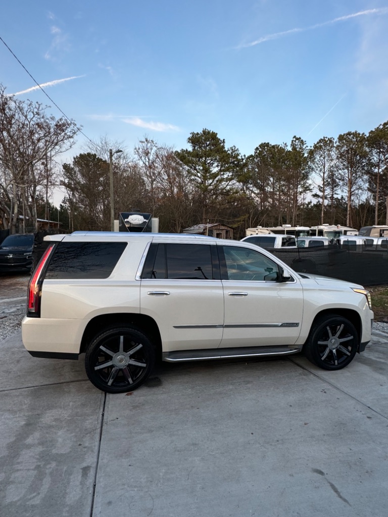 2015 Cadillac Escalade Luxury photo