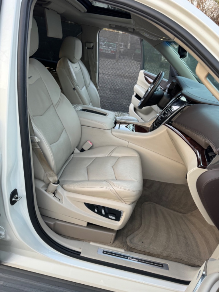 2015 Cadillac Escalade Luxury photo