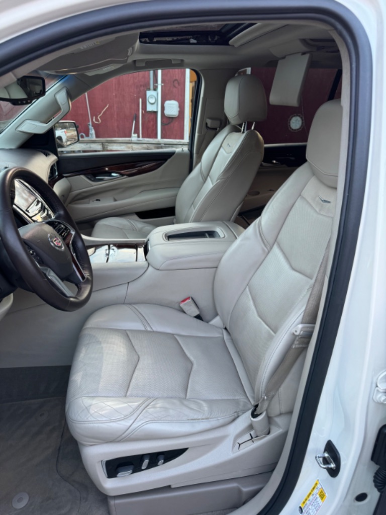 2015 Cadillac Escalade Luxury photo