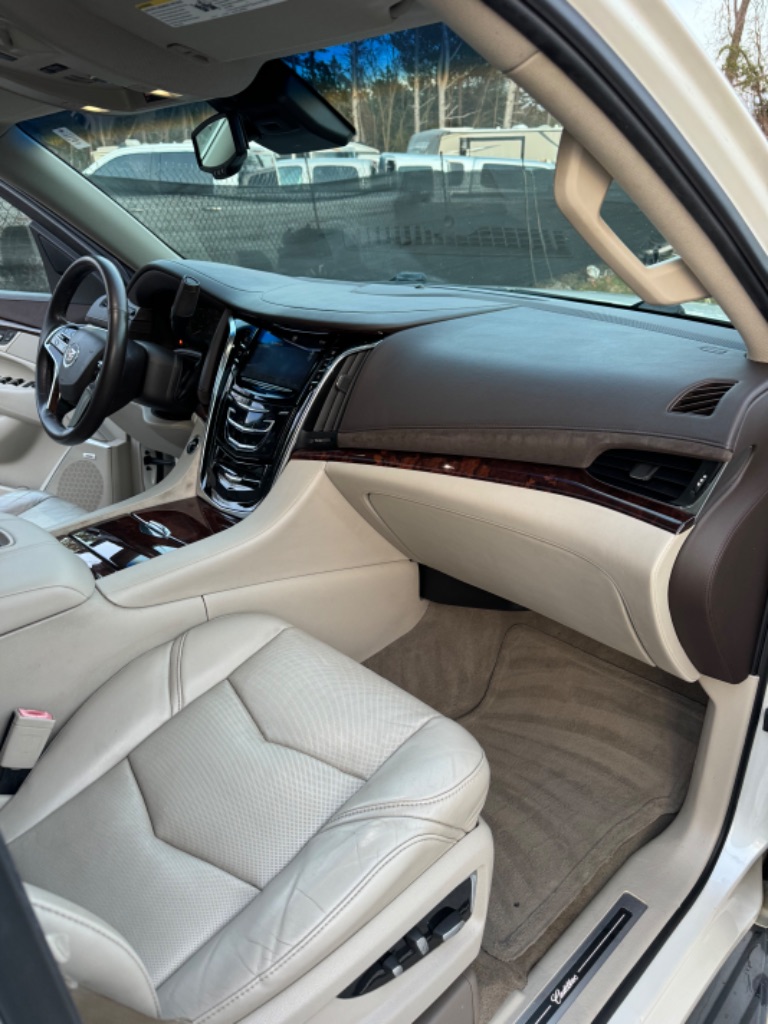 2015 Cadillac Escalade Luxury photo