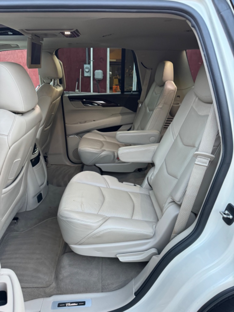 2015 Cadillac Escalade Luxury photo