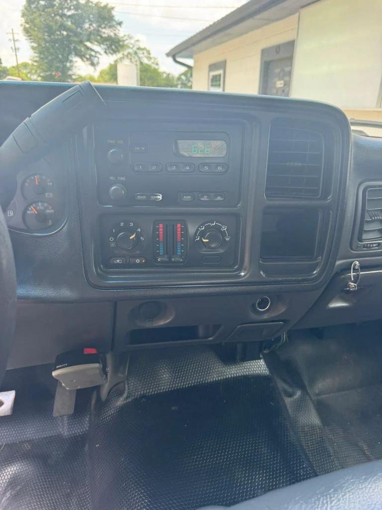 2007 Chevrolet Classic - $7,900