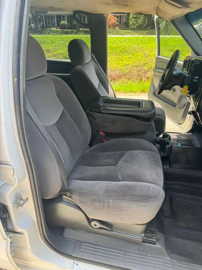 2007 Chevrolet Classic - $7,900