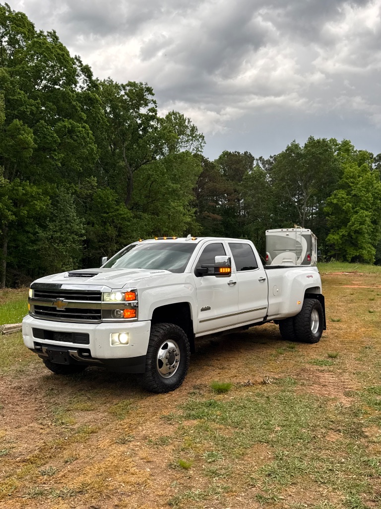 2018 Chevrolet Silverado 3500 High Country photo
