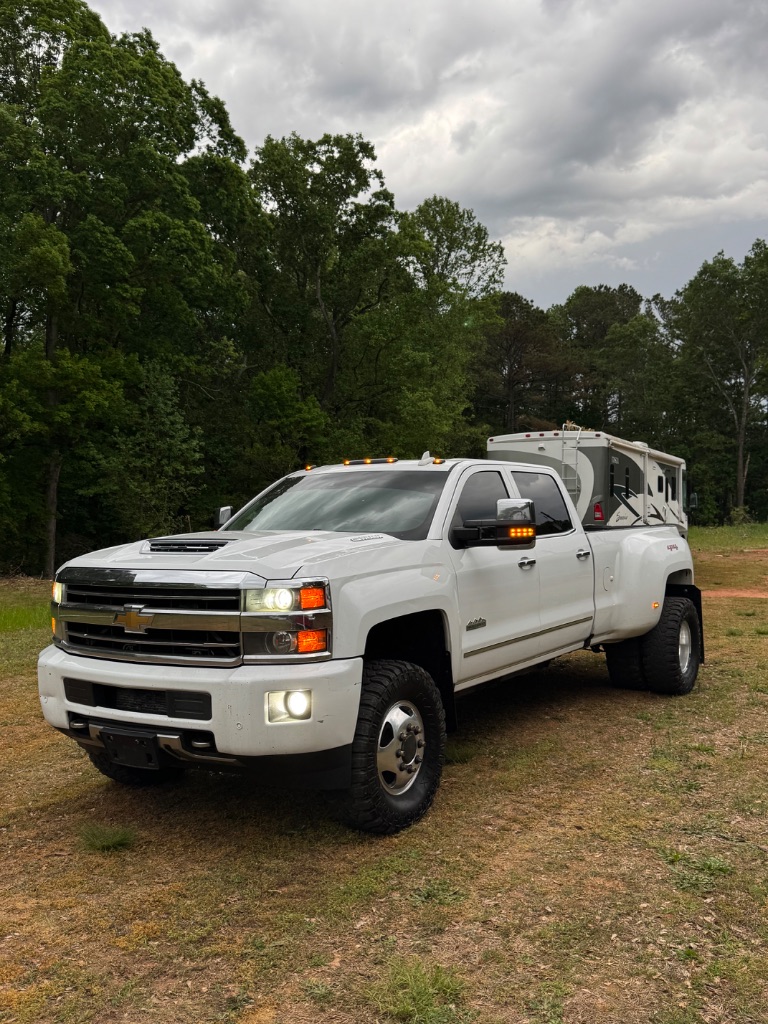 2018 Chevrolet Silverado 3500 High Country photo