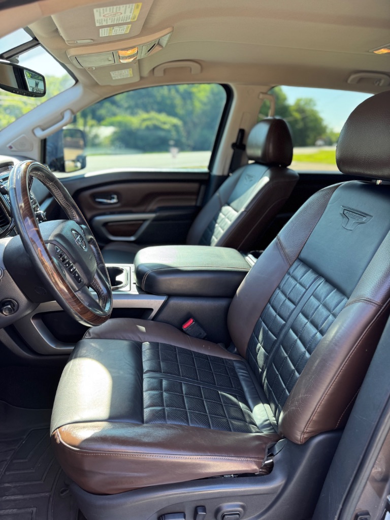 2016 Nissan Titan XD Platinum photo