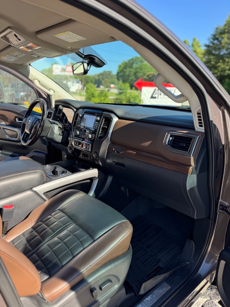 2016 Nissan Titan XD Platinum photo