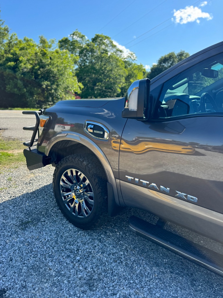 2016 Nissan Titan XD Platinum photo