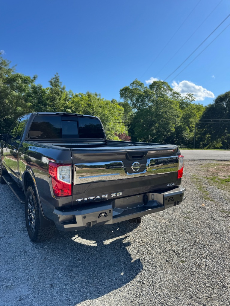 2016 Nissan Titan XD Platinum photo