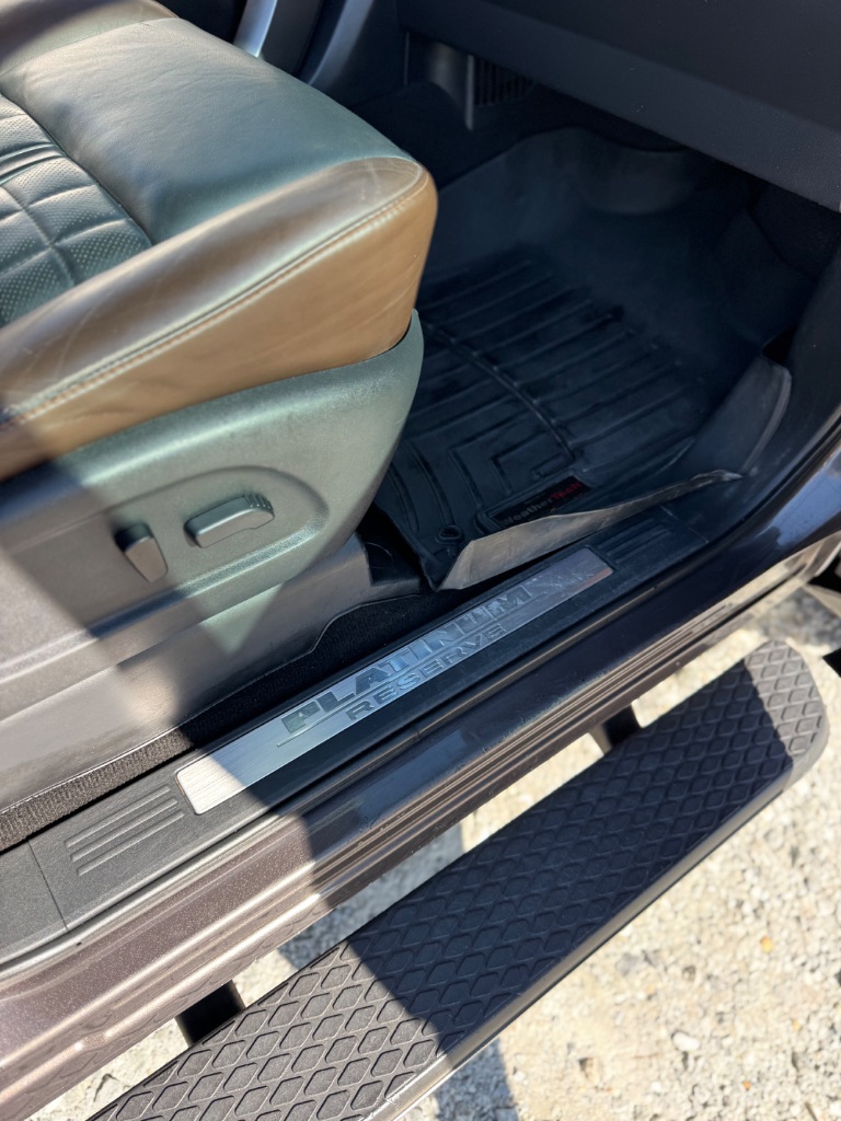 2016 Nissan Titan XD Platinum photo