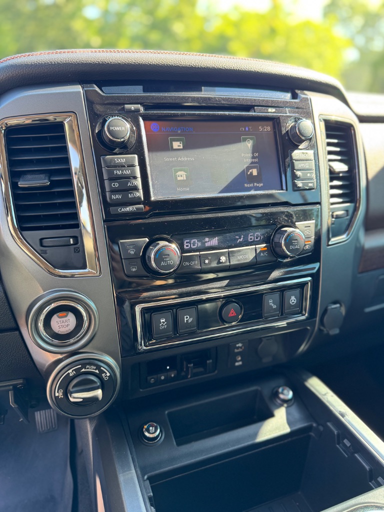 2016 Nissan Titan XD Platinum photo