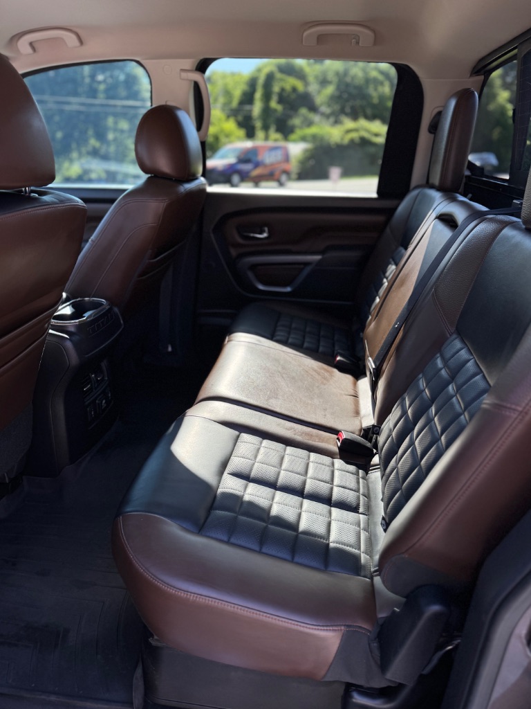 2016 Nissan Titan XD Platinum photo