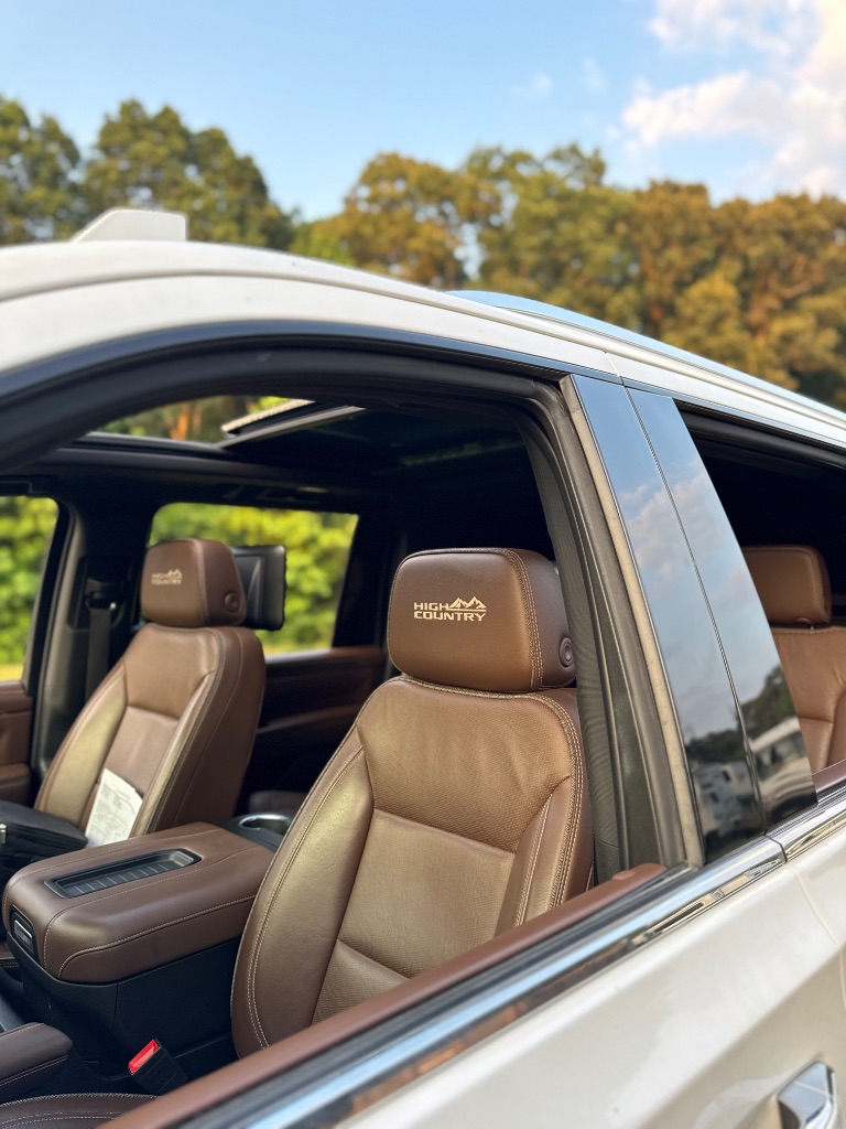 2021 Chevrolet Suburban 1500 High Country photo