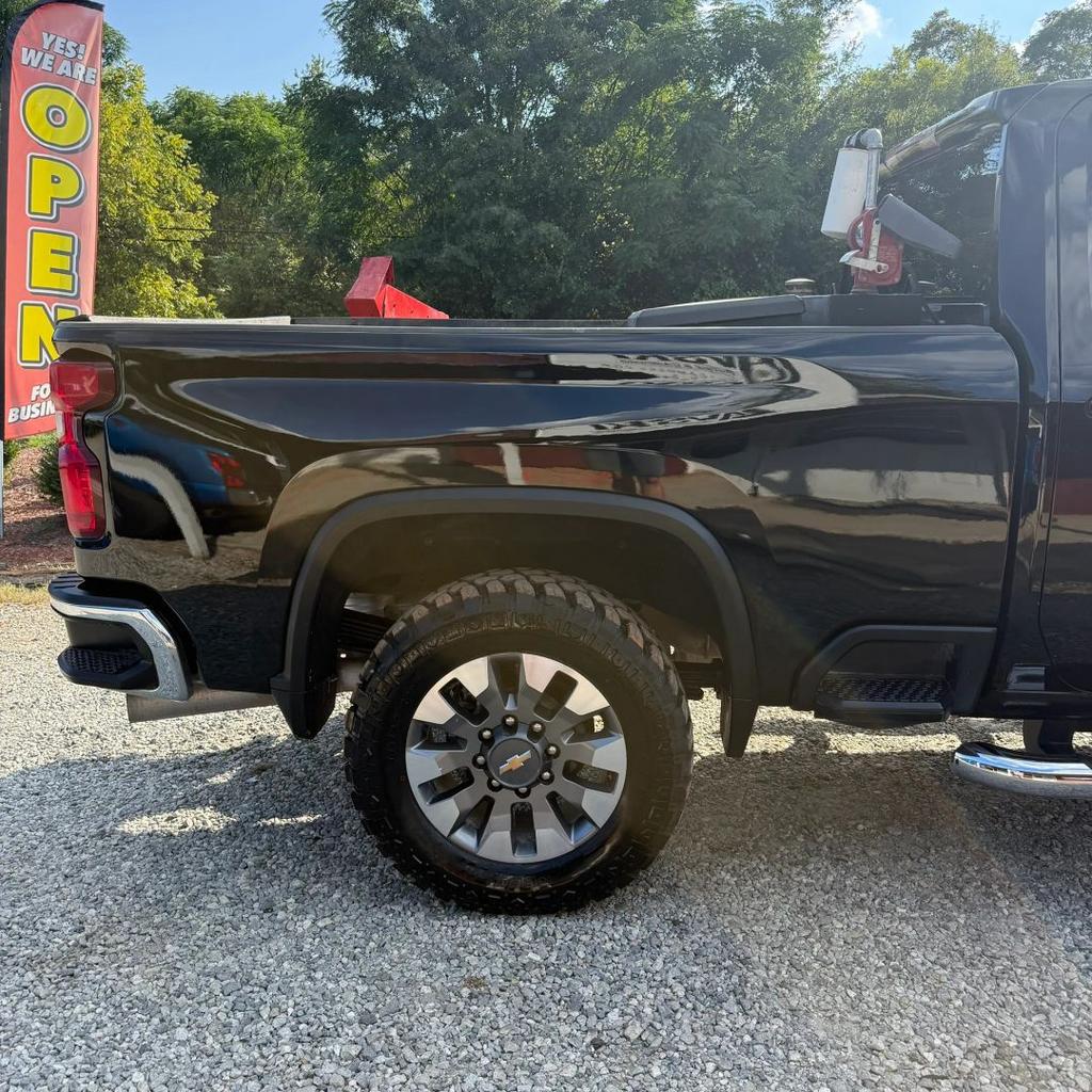2022 Chevrolet Silverado Hd - $33,900