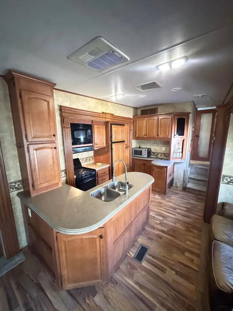 2010 Heartland Rv Bighorn - $11,000