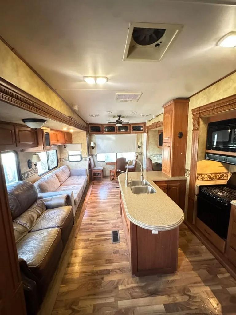 2010 Heartland Rv Bighorn - $11,000
