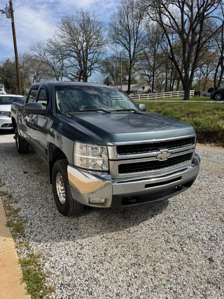 2007 Chevrolet Classic - $10,500