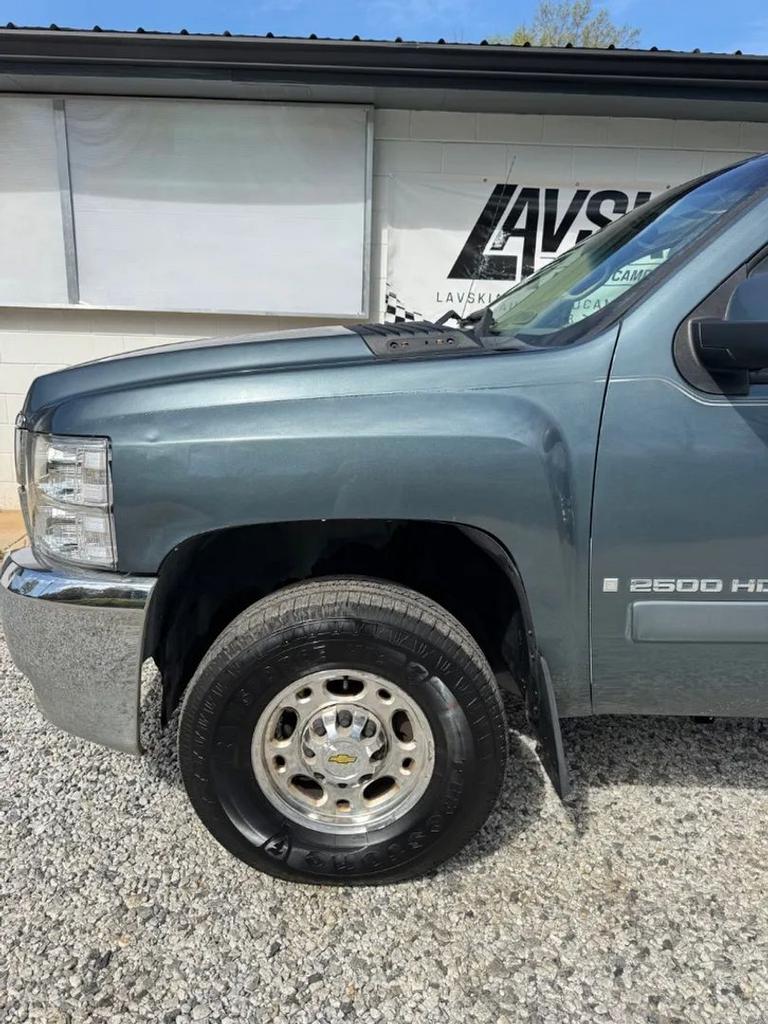 2007 Chevrolet Classic - $10,500