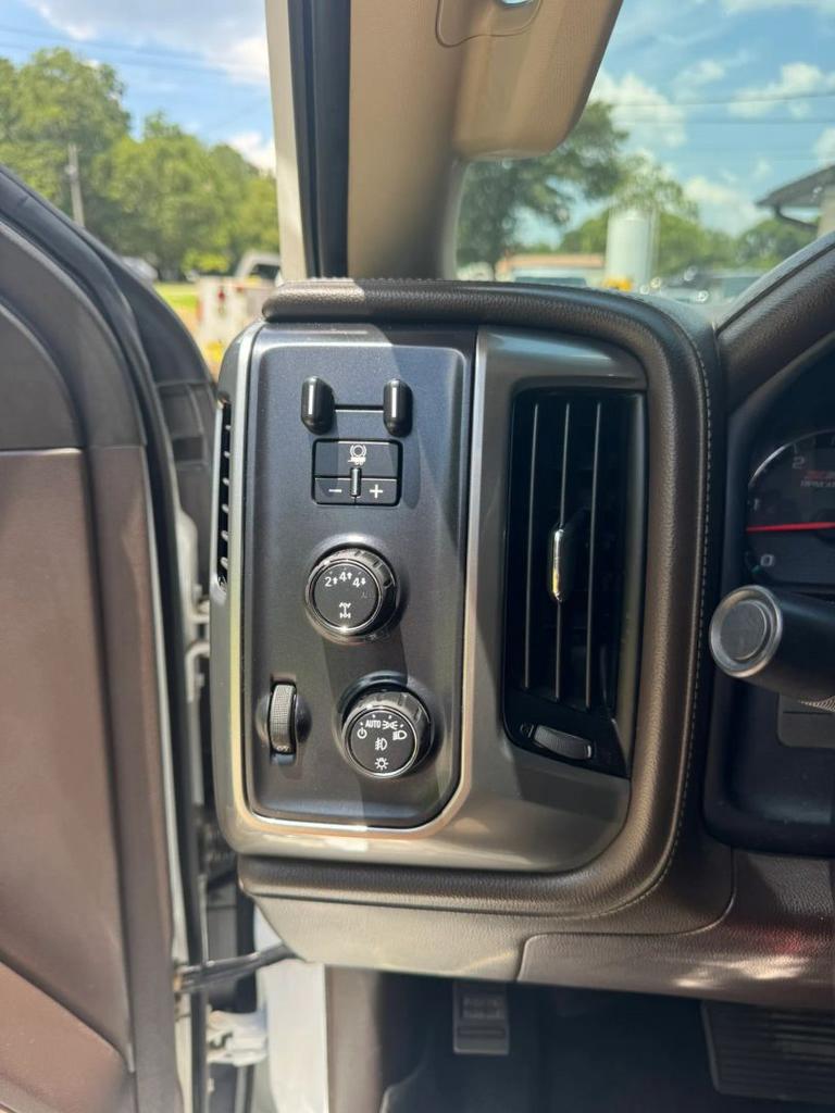 2019 Chevrolet Silverado 2500 HD Crew Cab - $28,900