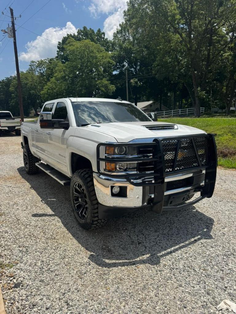 2019 Chevrolet Silverado 2500 HD Crew Cab - $28,900