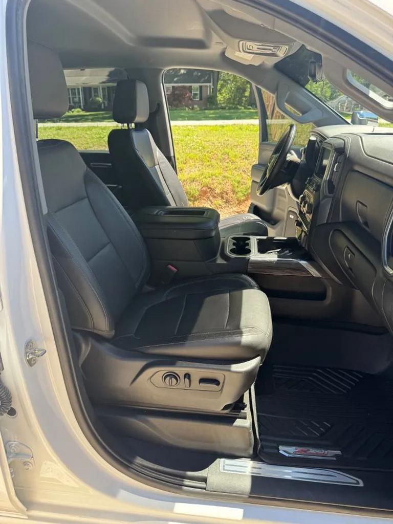 2020 Chevrolet Silverado 2500 HD Crew Cab - $39,900
