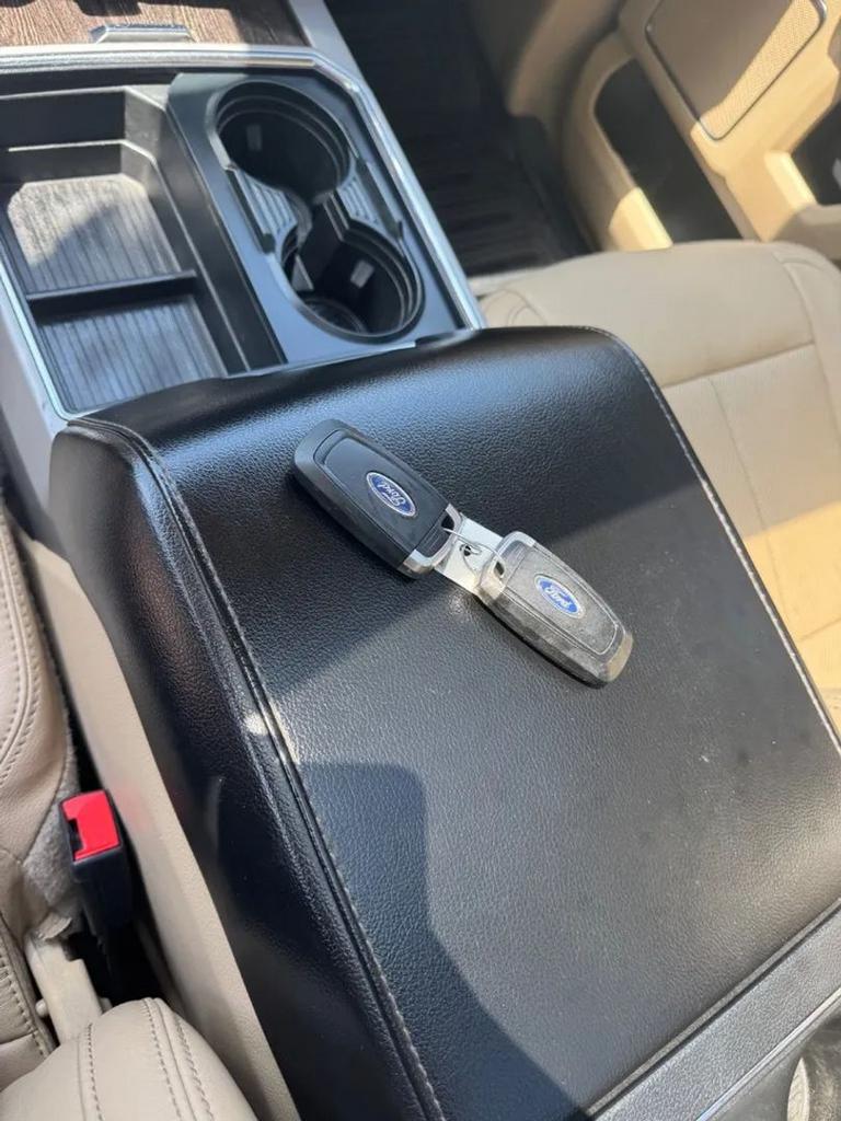 2020 Ford F250 - $30,500