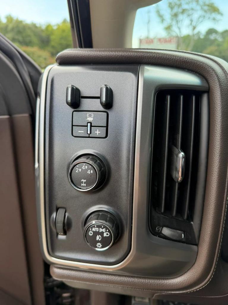2016 Chevrolet Silverado - $27,900
