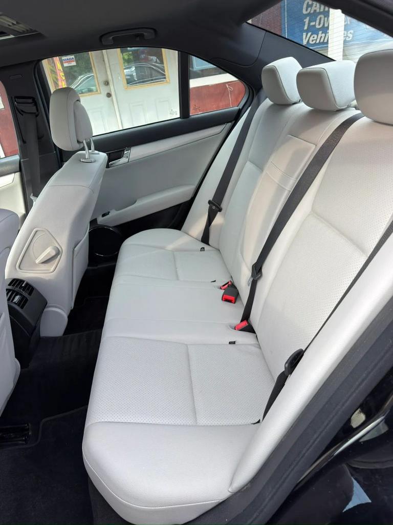 2009 Mercedes-Benz C-Class - $8,900