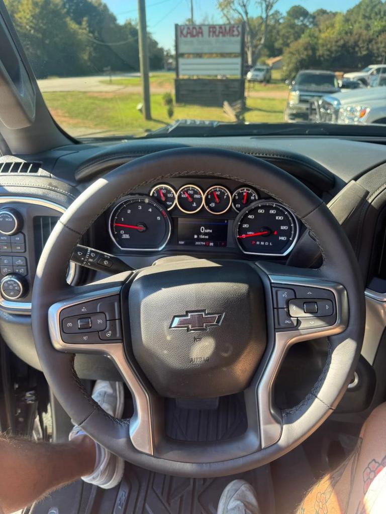 2022 Chevrolet Silverado Hd - $33,900