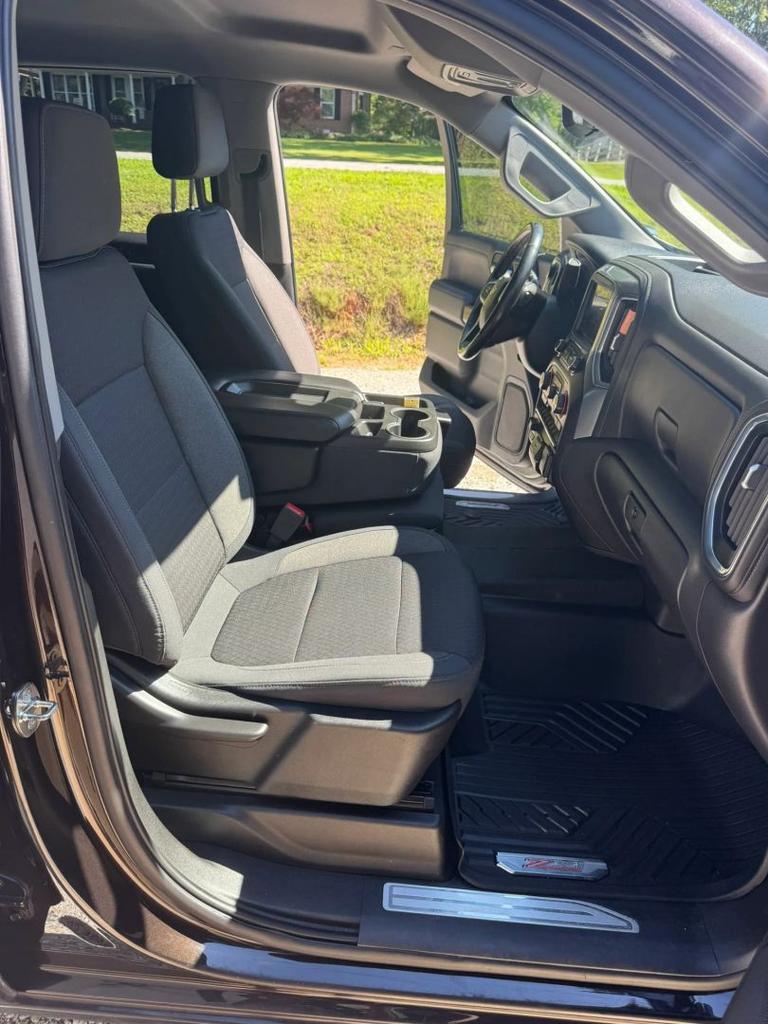 2020 Chevrolet Silverado 1500 Crew Cab - $18,900