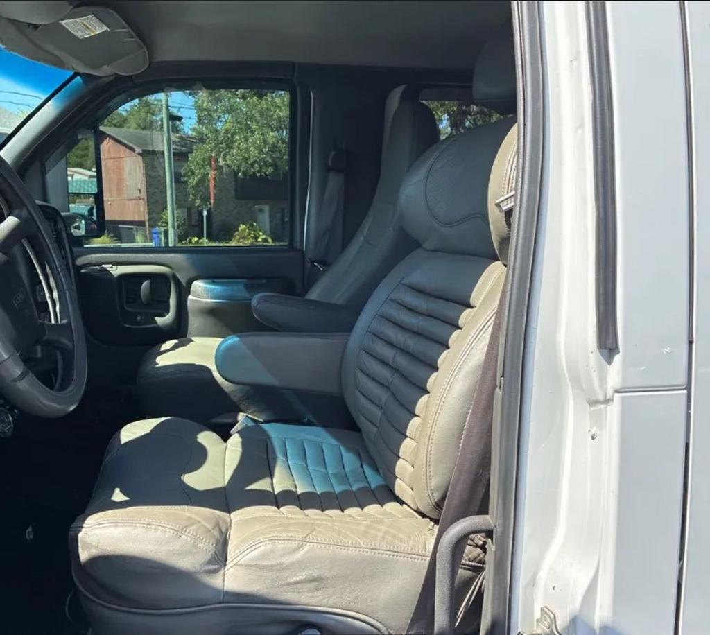 2004 GMC C4