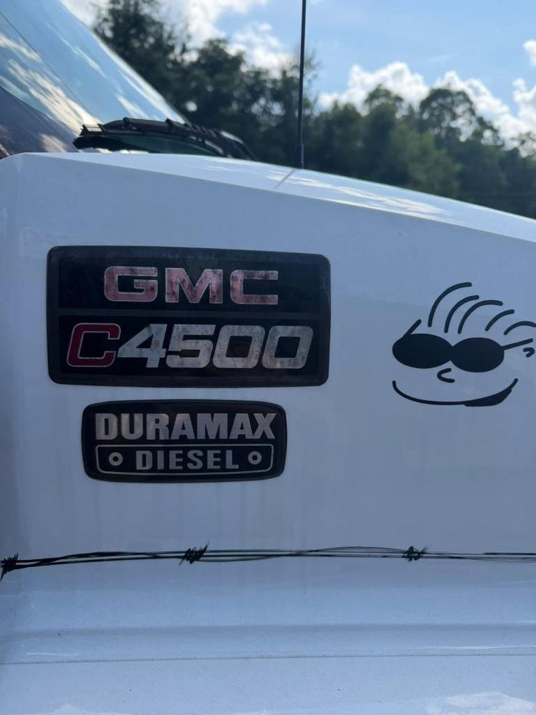 2004 GMC C4