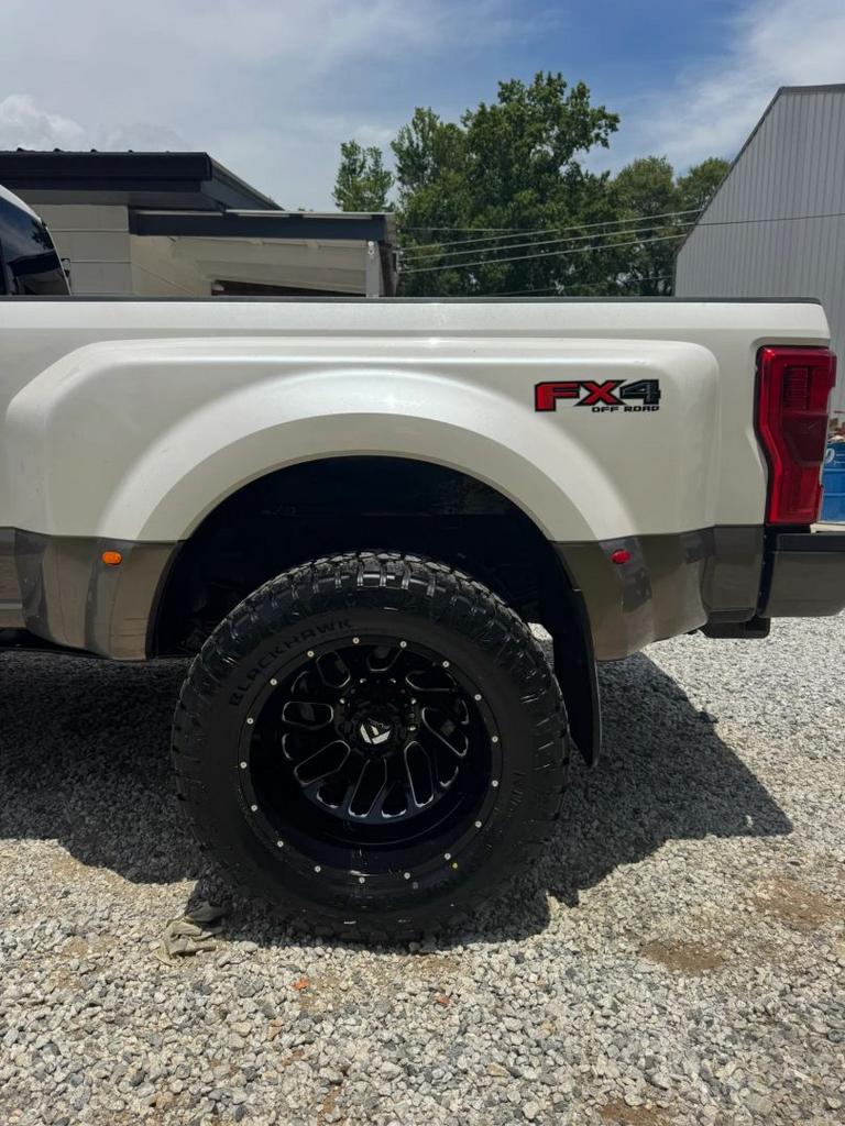 2018 Ford F-350 - $34,900