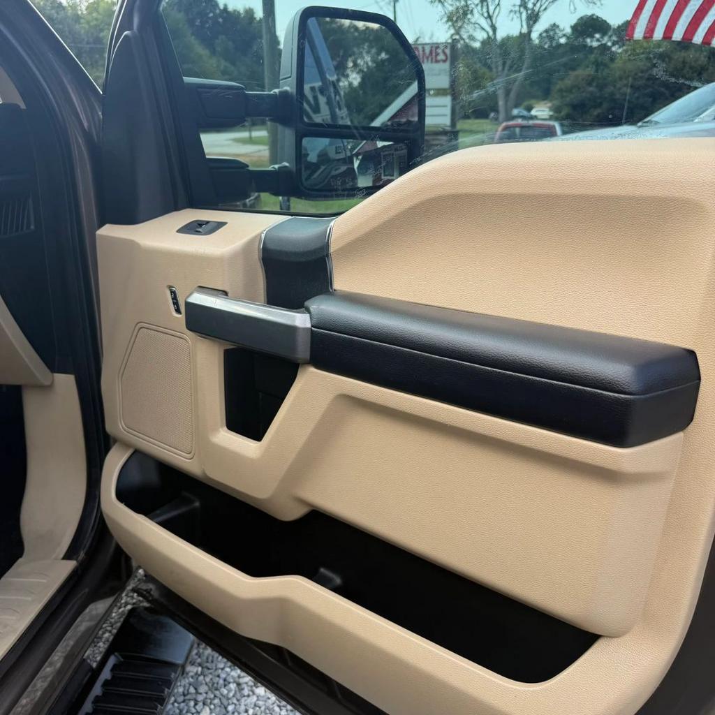 2017 Ford F-350 - $21,900