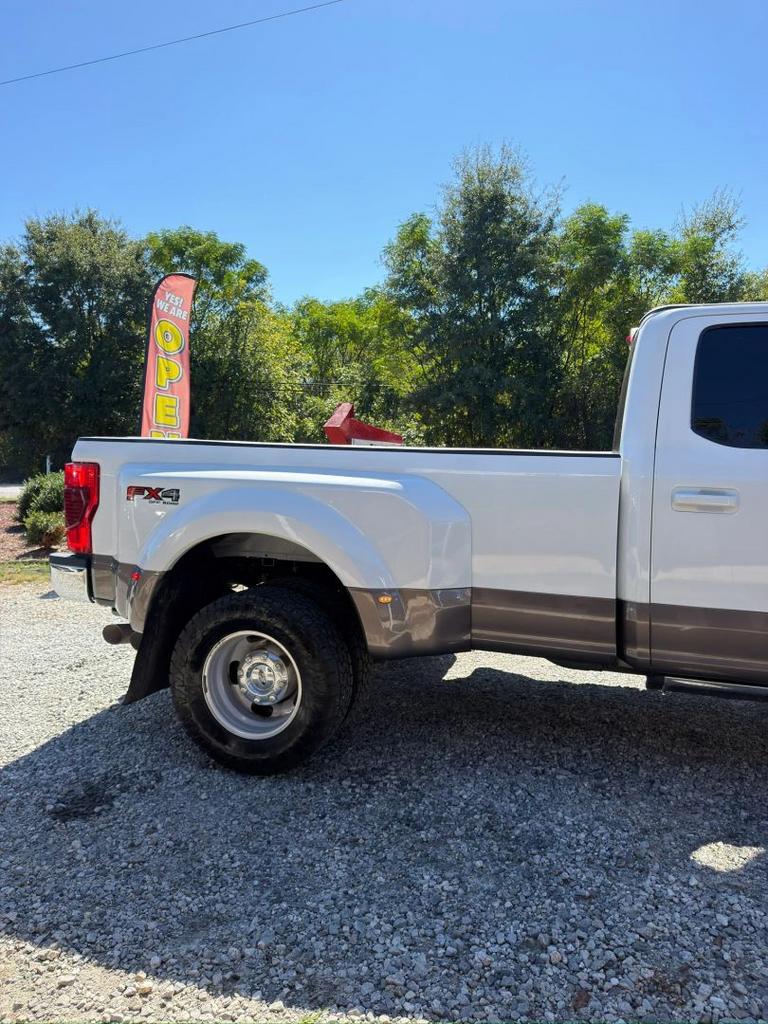 2021 Ford F-350 - $32,900