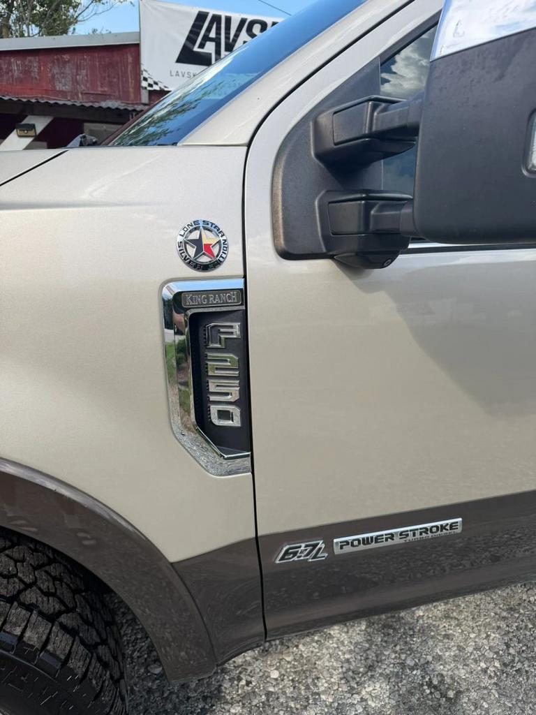 2017 Ford F-250 - $32,900